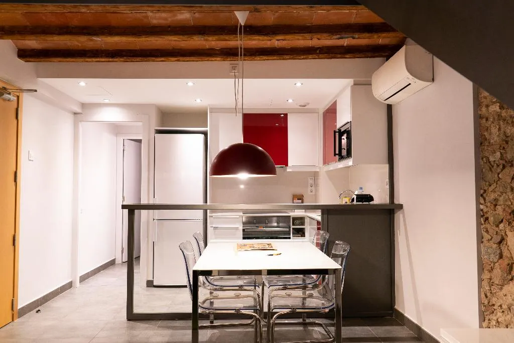 APARTMENT THREE BEDROOMS Room, Dailyflats Raval, Barcelona