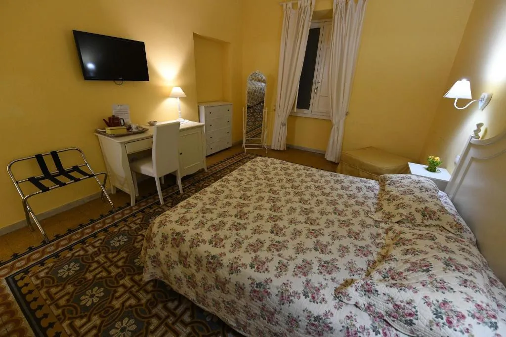 Room, Buonanotte Roma 2, Naples
