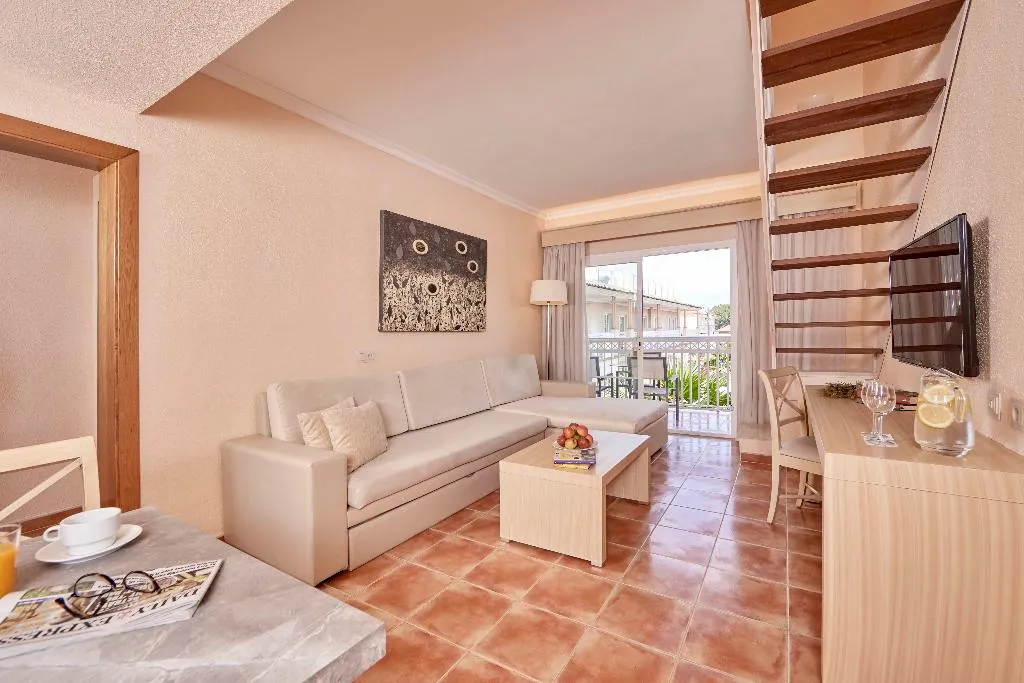 APARTMENT WITH TERRACE Room, Zafiro Ca'n Picafort, Majorca