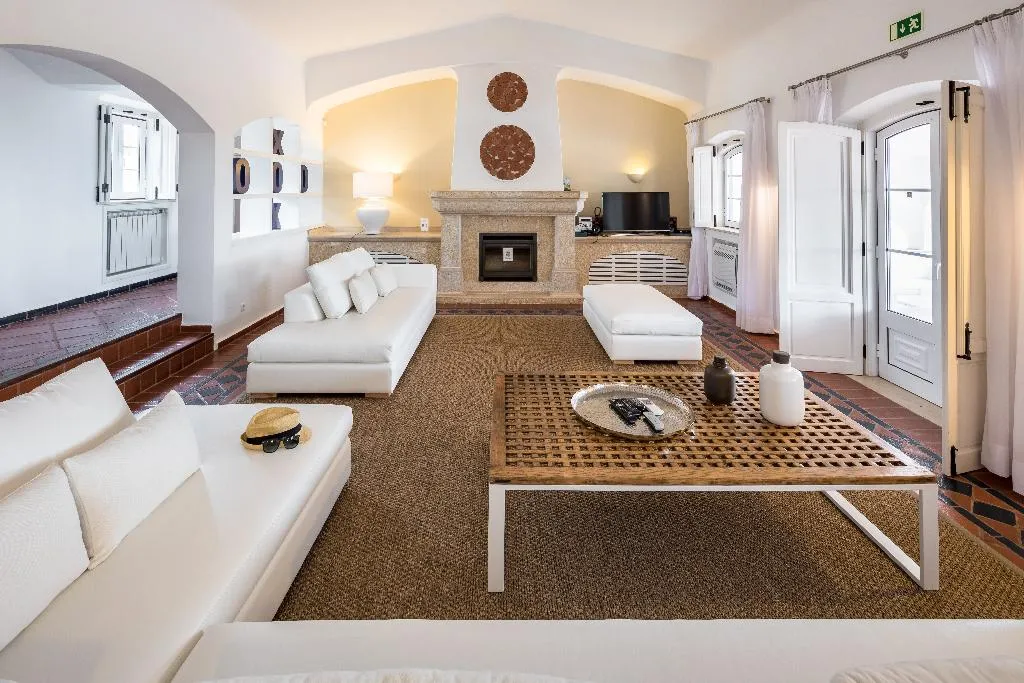 VILLA THREE BEDROOMS Room, Shantivillas, Algarve