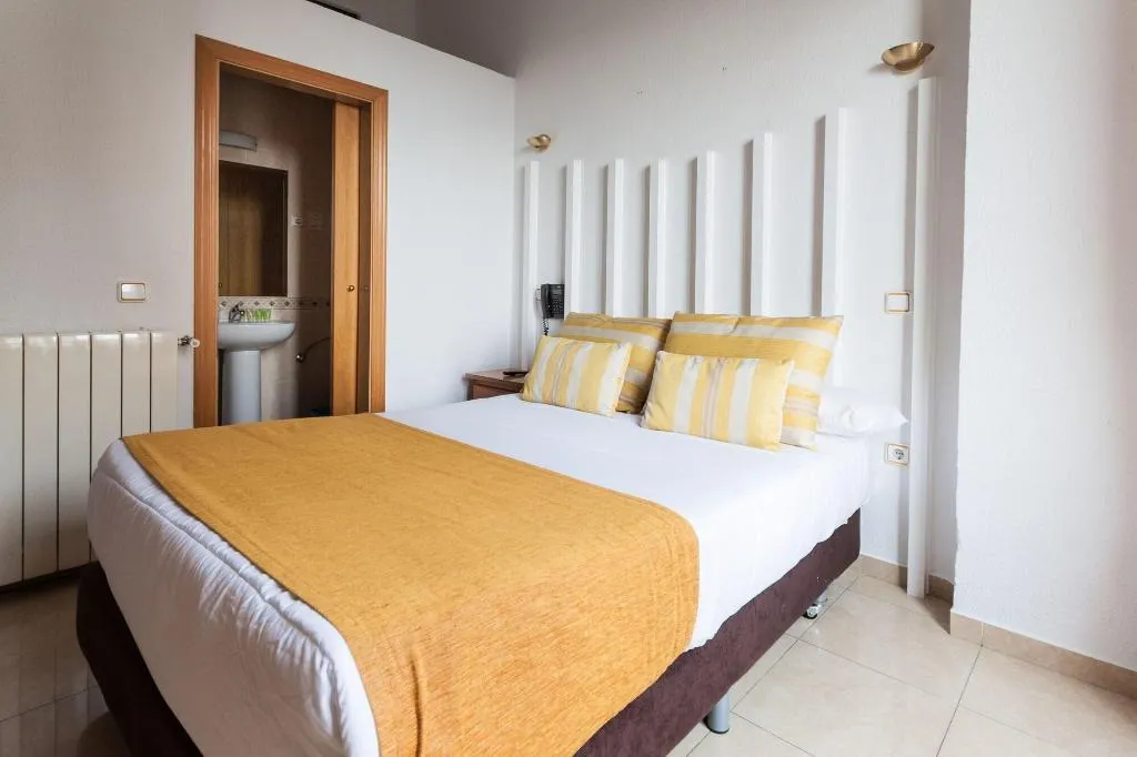 Room, Josefina Hostal, Madrid