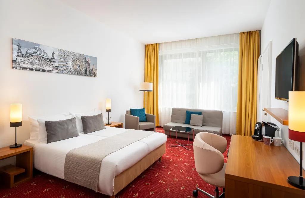 JUNIOR SUITE STANDARD Room, Leonardo Hotel Berlin KU’DAMM, Berlin