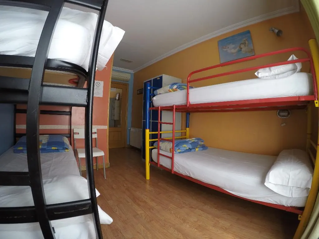 Bed in dormitory CAPACITY 4 Room, Hostel RC Miguel Angel, Madrid