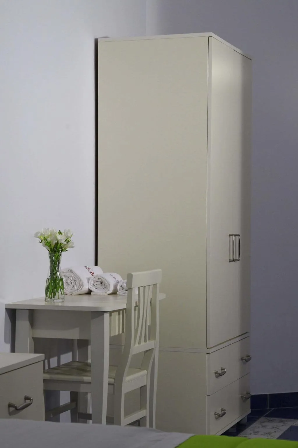 Room, The Reef, Naples