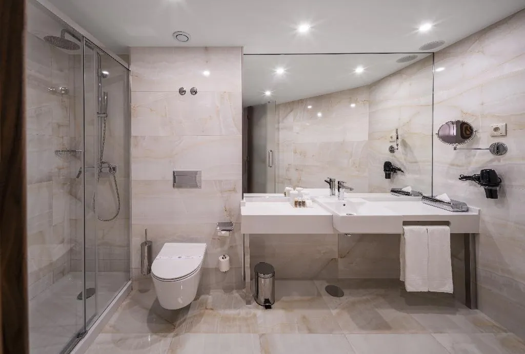 DOUBLE SUPERIOR WITH BALCONY Room, Turim Oporto Hotel, Porto
