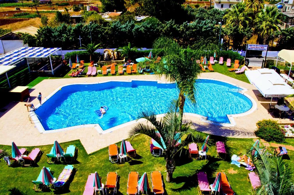 Pool, Yiannis Manos, Crete