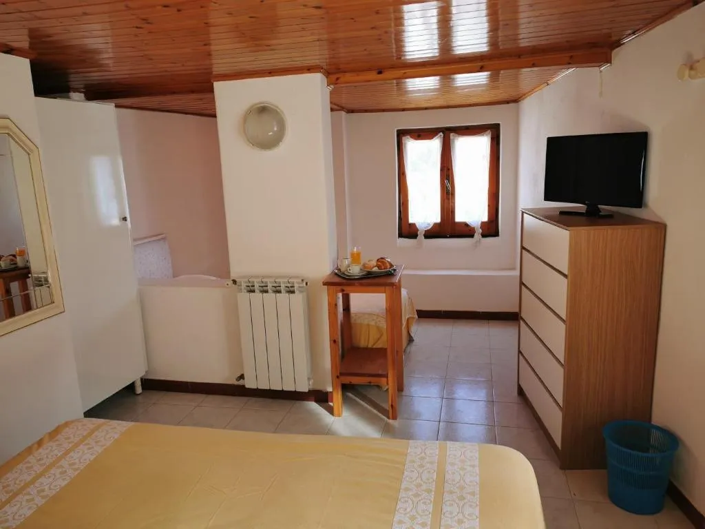 TRIPLE STANDARD Room, La Maggioressa, Naples