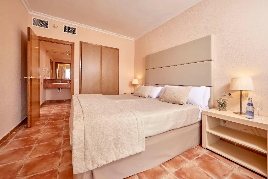 APARTMENT WITH TERRACE Room, Zafiro Ca'n Picafort, Majorca