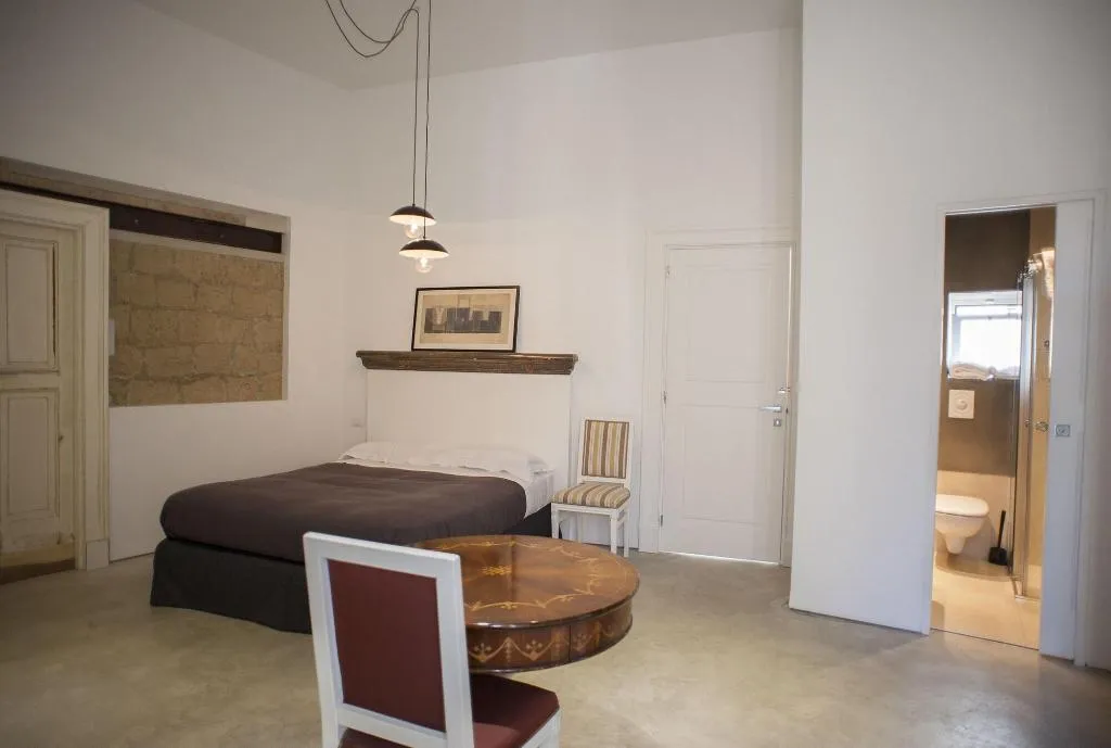 Room, Belledonne Suite & Gallery, Naples