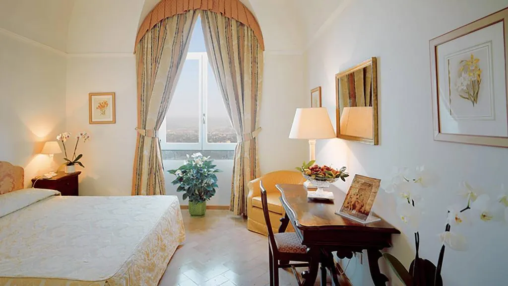 TRIPLE DELUXE Room, Park Hotel Villa Grazioli, Rome