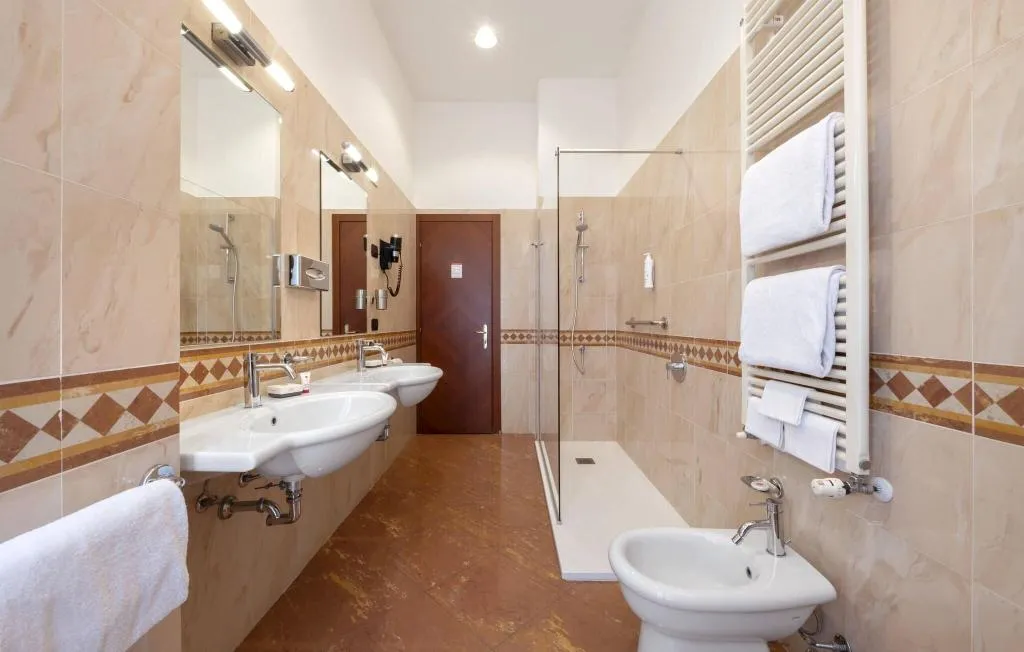 TRIPLE STANDARD Room, Lancaster Hotel, Milan
