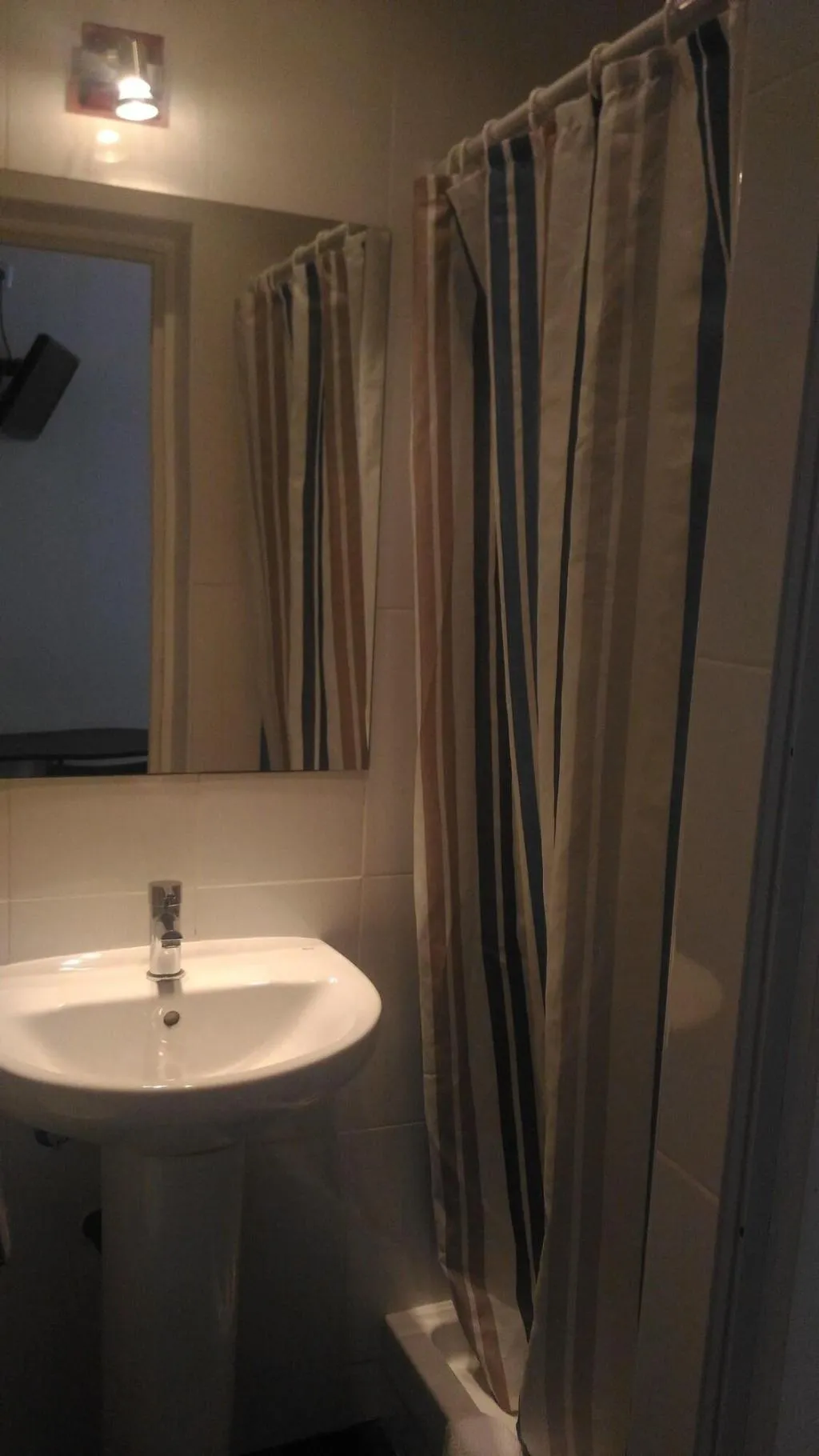 Room, Hostal Alaska, Madrid