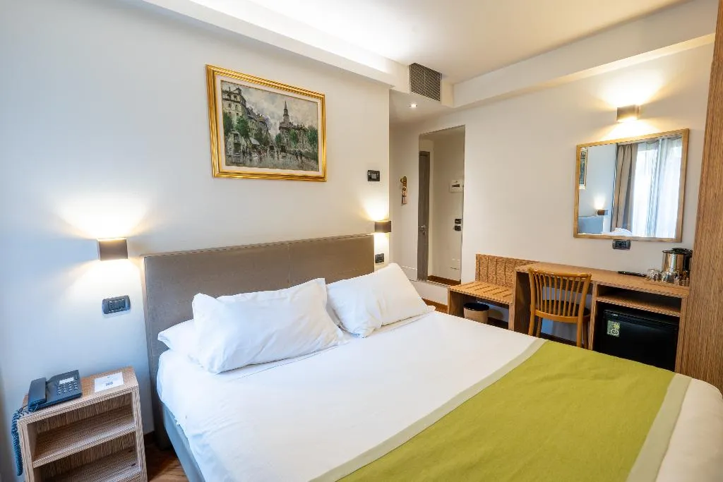 DOUBLE ECONOMY Room, Regina, Milan