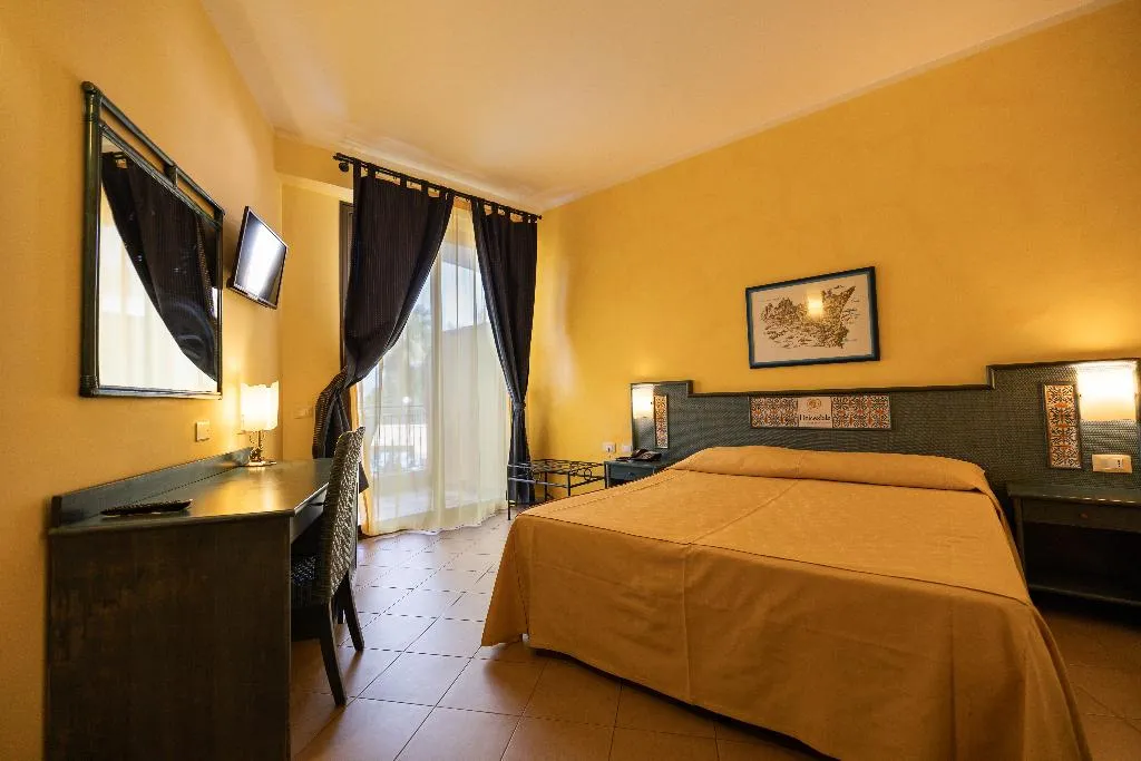 QUADRUPLE WITH BALCONY Room, Hotel Dolcestate, Palermo
