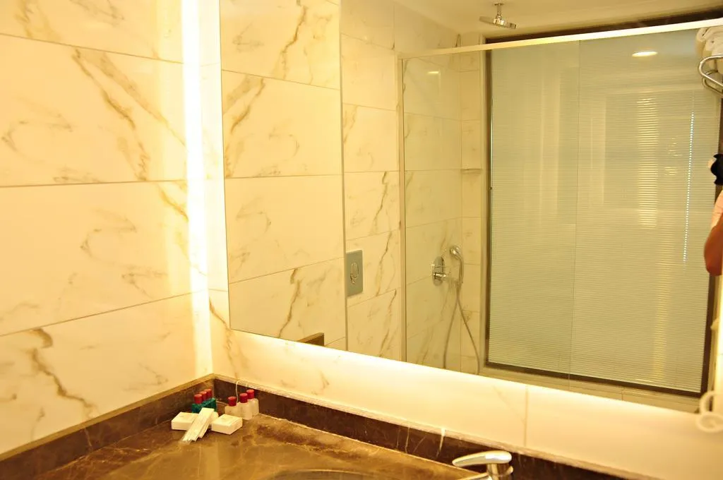 Room, Orfeus  Queen, Antalya