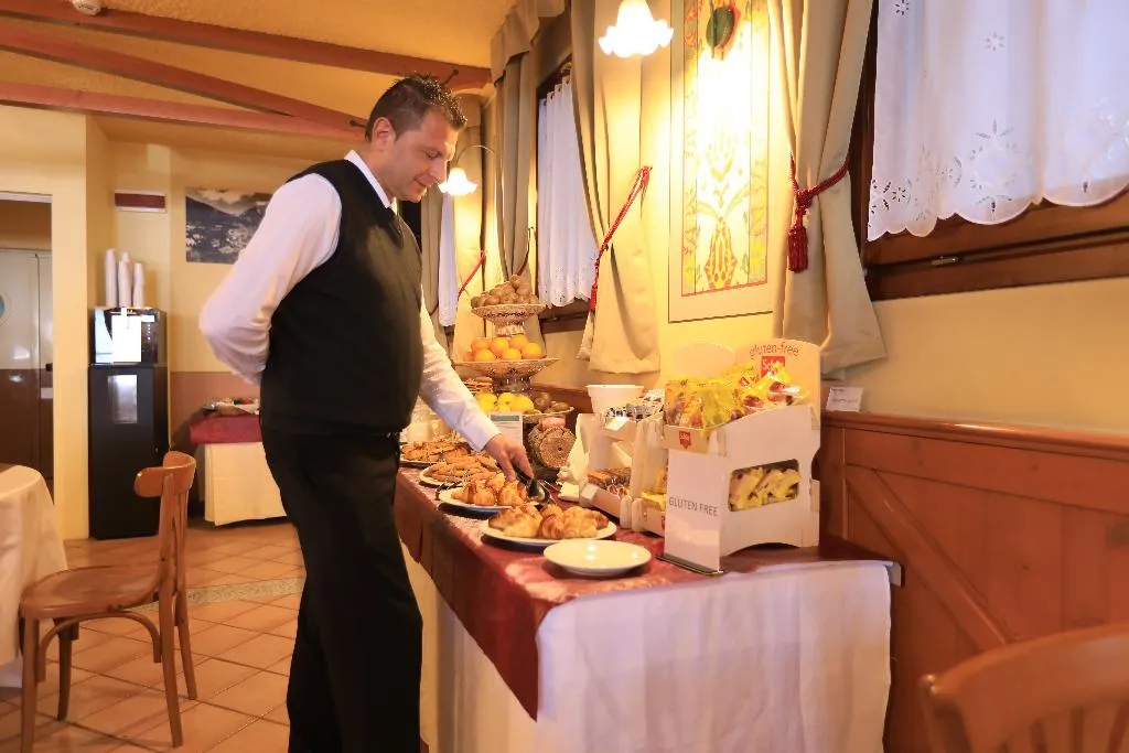 Restaurant, Swadeshi Palace Ponte di Legno Resort, Milan
