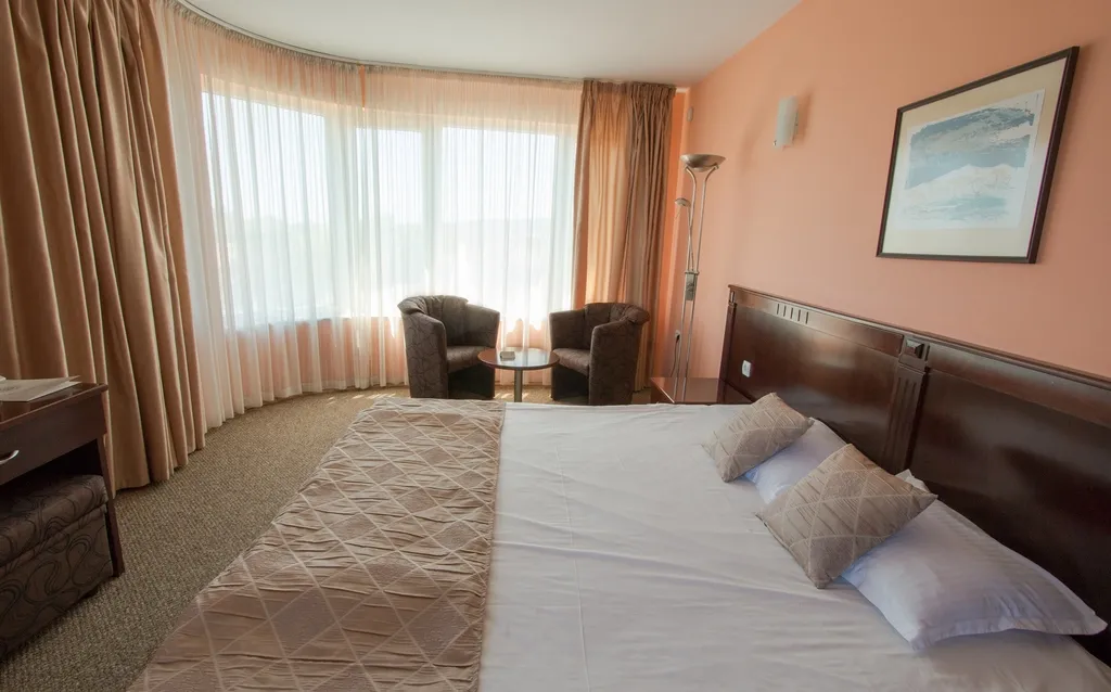Room, Divesta, Varna