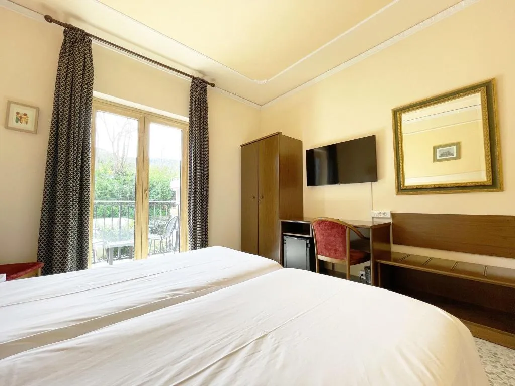 TRIPLE STANDARD Room, Hotel Central, Naples