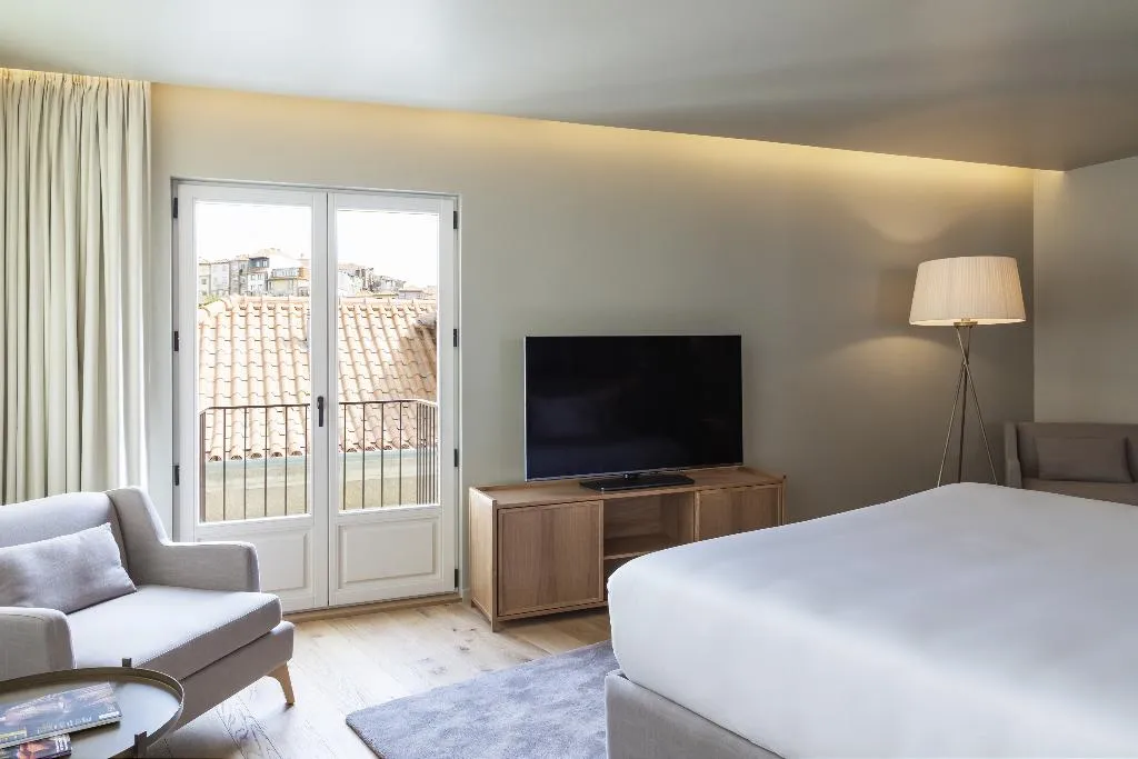 DOUBLE PREMIUM WITH VIEWS Room, Vignette Collection  Casa da Companhia, Porto