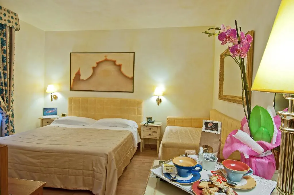 TRIPLE STANDARD Room, Alba Palace, Florence