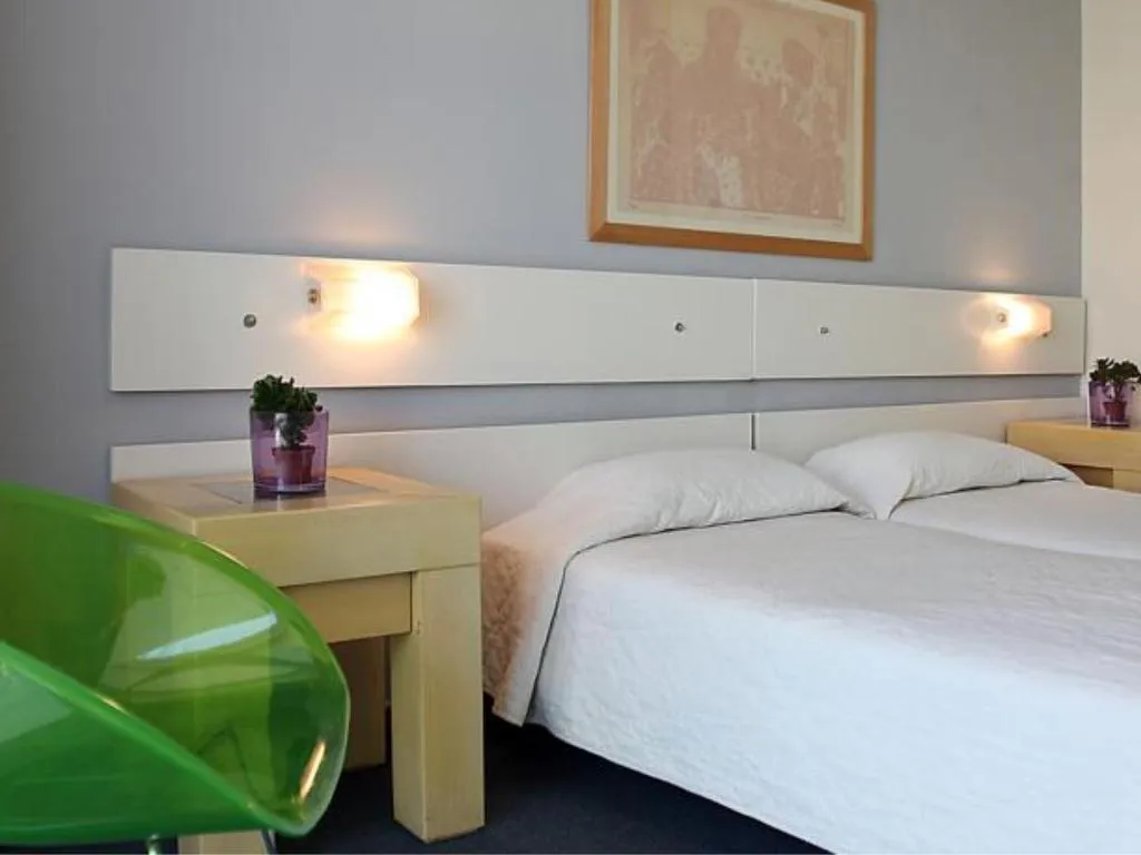 Room, Dorian Inn Sure Hotel Collection by Best Western, Athens