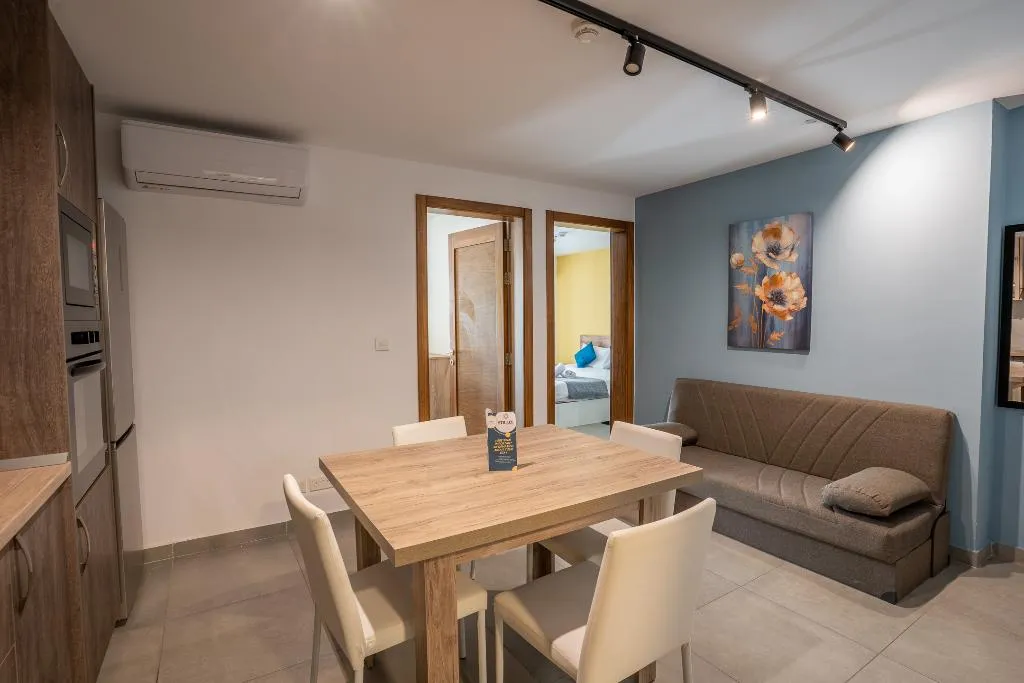 SUITE KING SIZE BED Room, Stillel Retreat, Malta