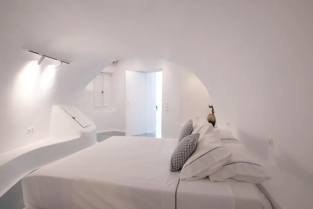 VILLA TWO BEDROOMS Room, Heavens Edge by Mr and Mrs White, Santorini