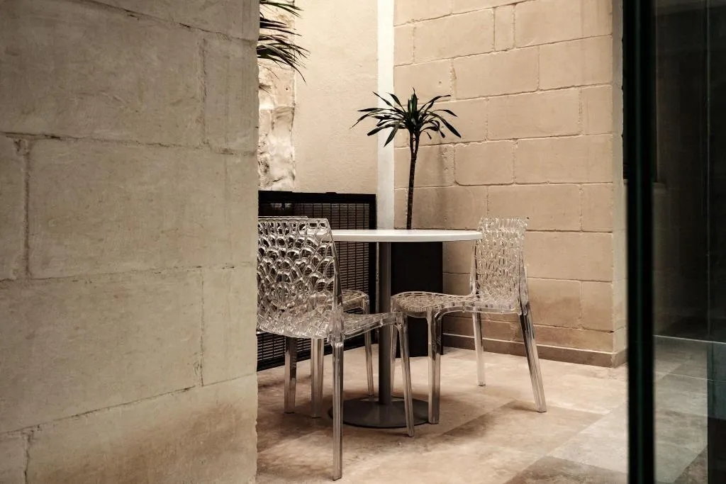Lobby, 19 Rooms, Malta