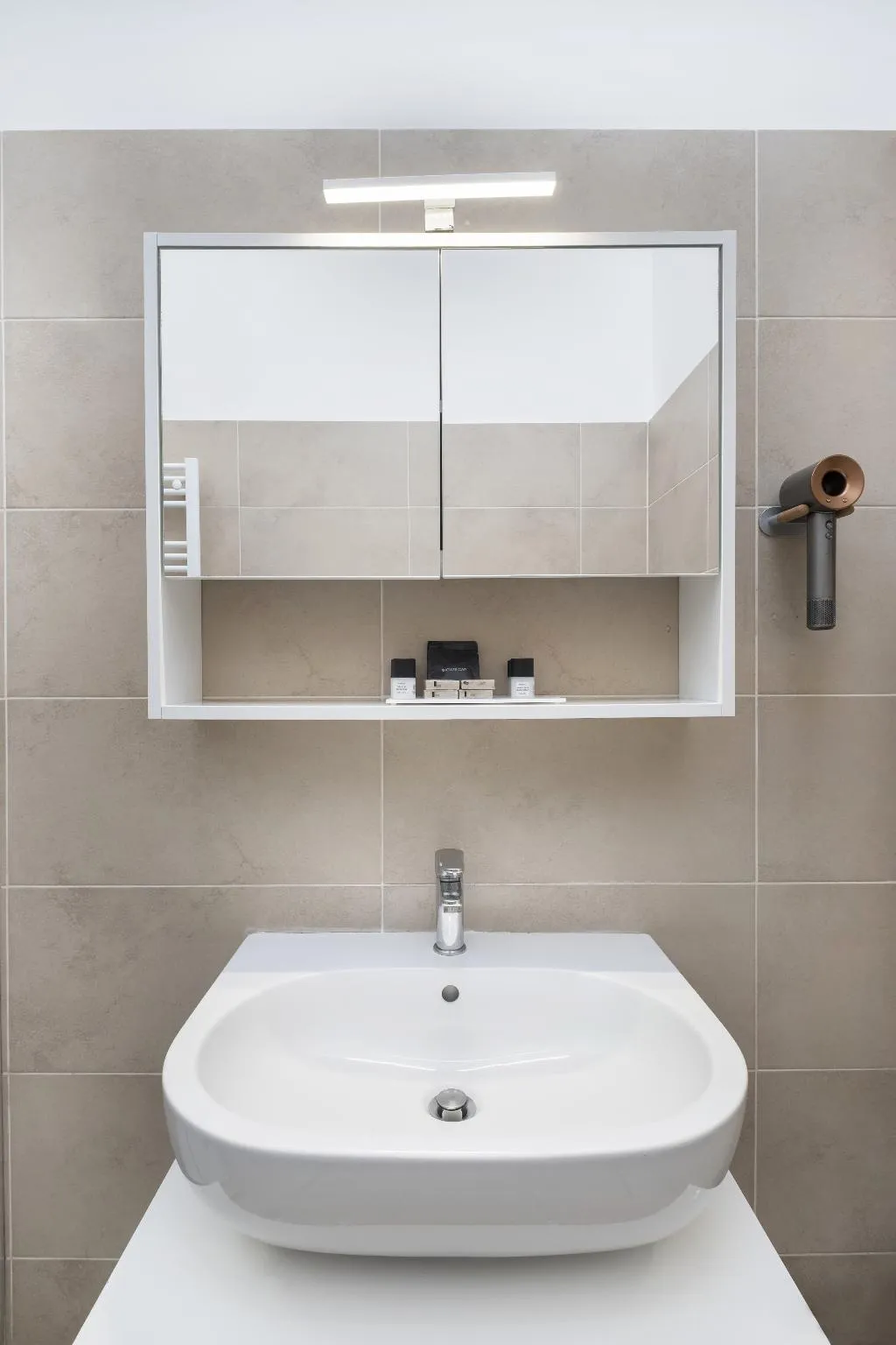 APARTMENT ONE BEDROOM ONE BATHROOM Room, Oriana Homèl Roma, Rome