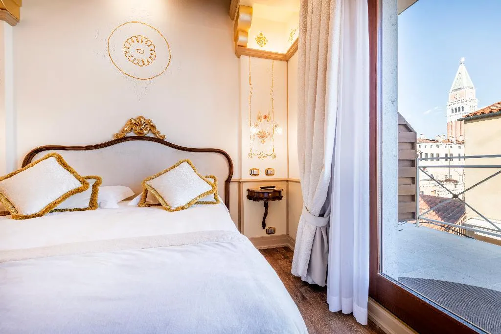 Double or Twin SUPERIOR Room, Monaco and Grand Canal, Venice