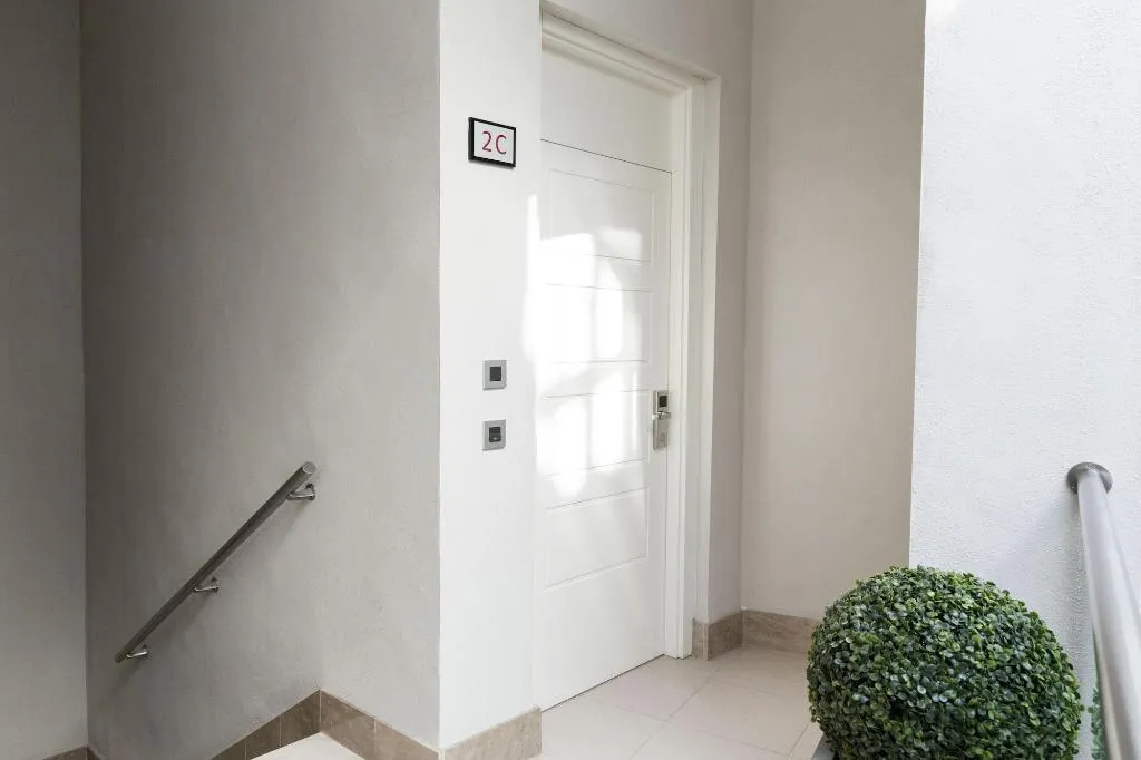 Room, Puerta Catedral Vinuesa15, Seville