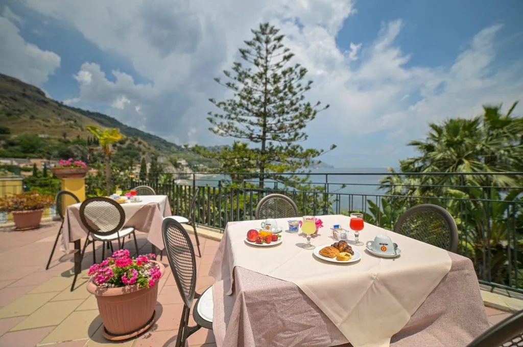 Terrace, Hotel Baia Delle Sirene, Taormina