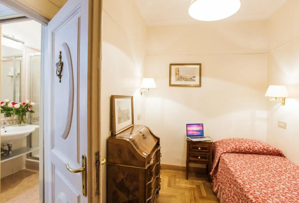 Room, Hotel Due Torri, Rome