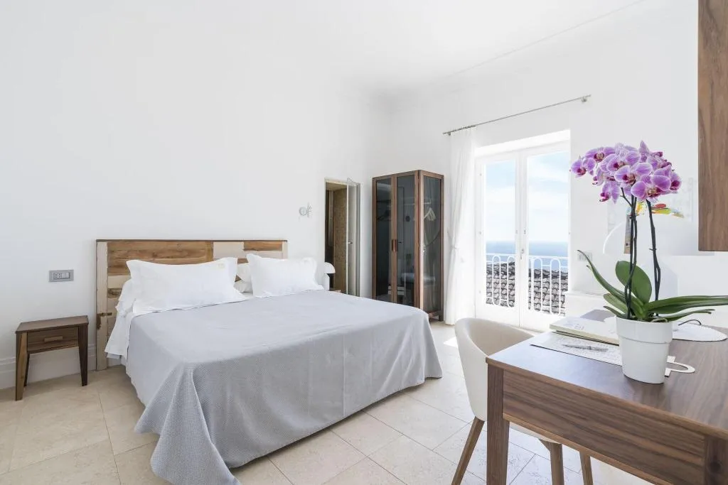 DOUBLE QUEEN SIZE BED Room, Villa Magia, Naples