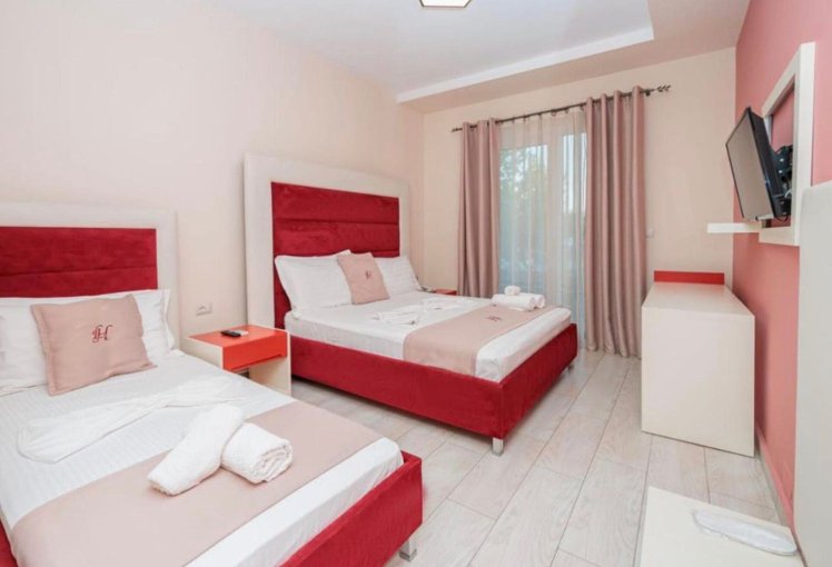 Laid Hotel, Kavaje
