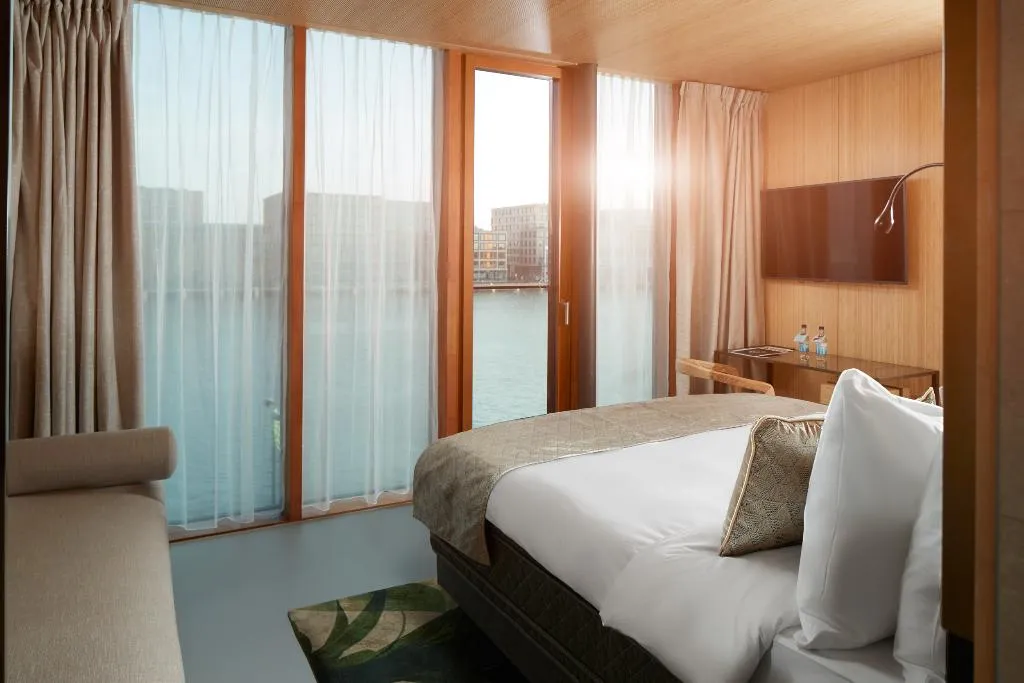 JUNIOR SUITE KING SIZE BED Room, Hotel Jakarta Amsterdam, Amsterdam