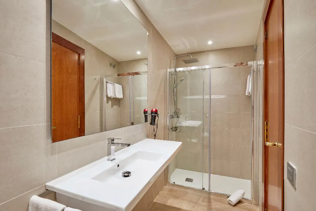 Double or Twin DELUXE Room, Columbus, Costa Brava
