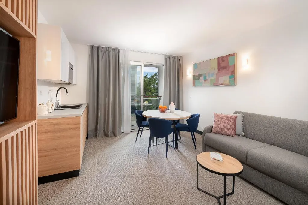 APARTMENT WITH BALCONY Room, Noemia Apartments, Split