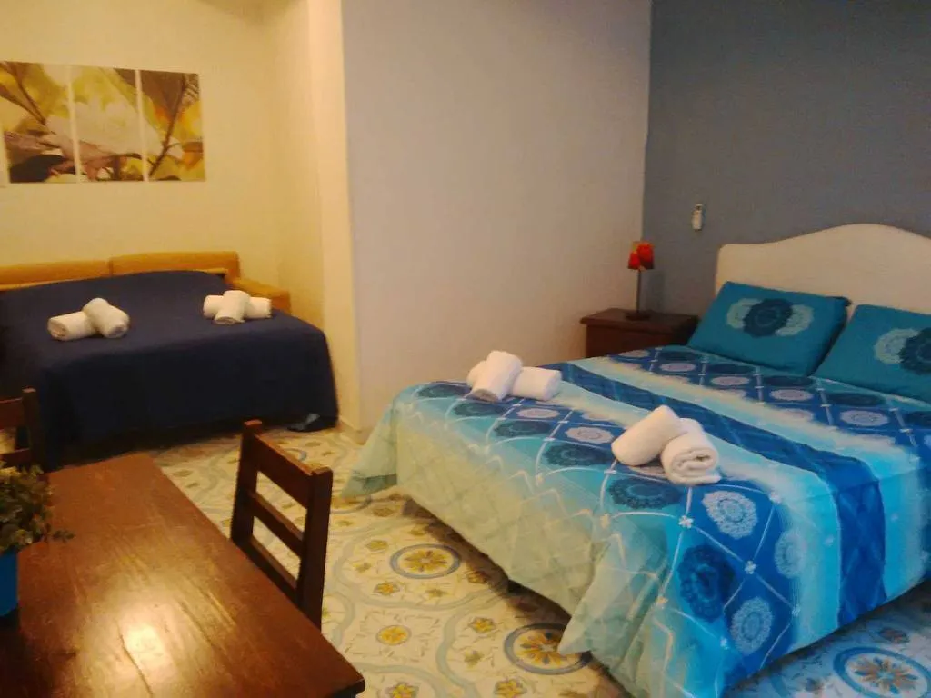 QUADRUPLE STANDARD Room, Sorrento Town Suites, Naples
