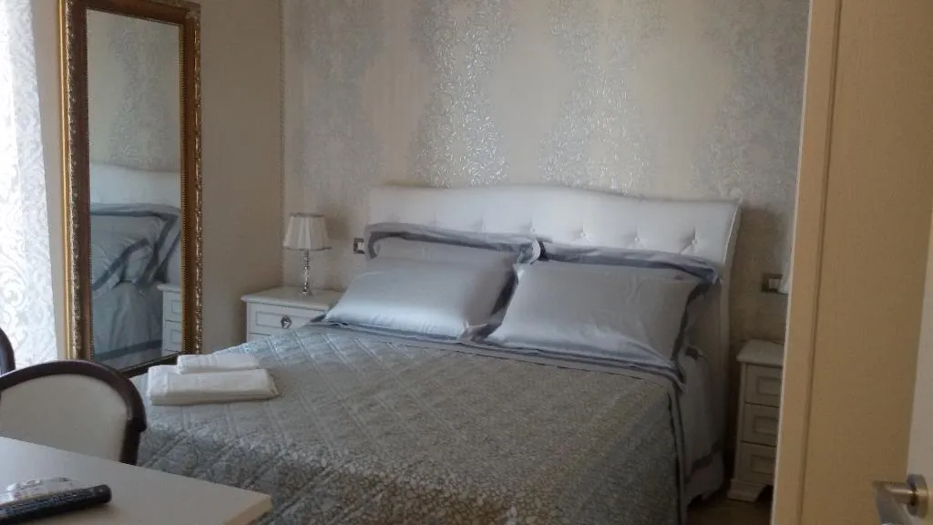 DOUBLE DELUXE Room, Daphnae House, Catania