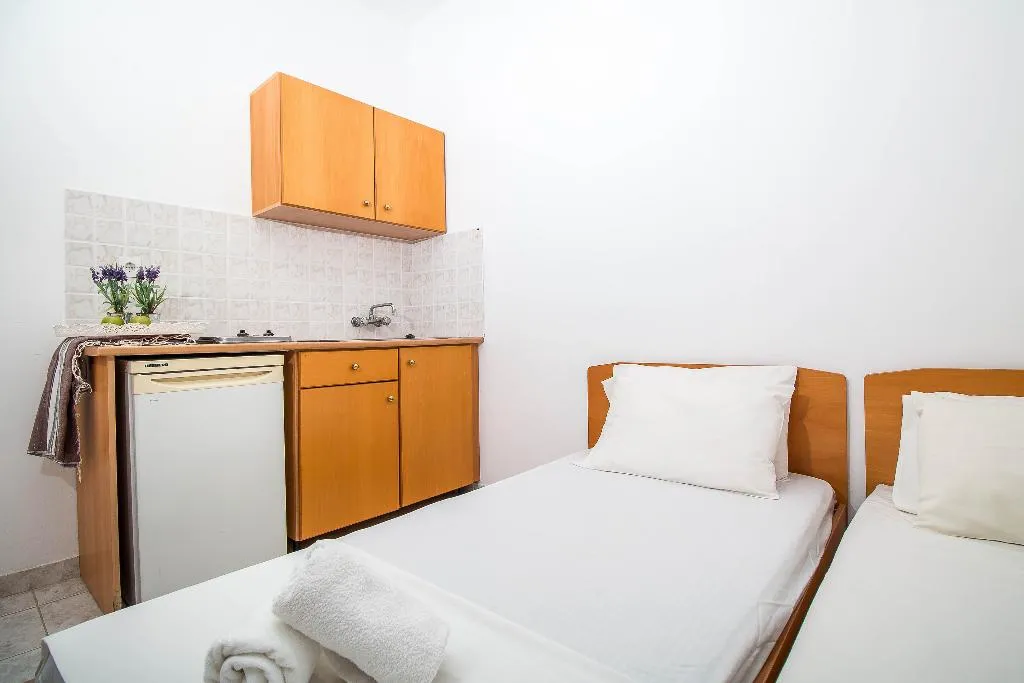 STUDIO STANDARD Room, Kiras Studios, Rhodes