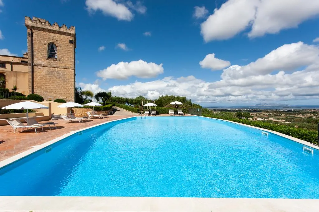 Pool, Baglio Oneto dei Principi di San Lorenzo, Palermo