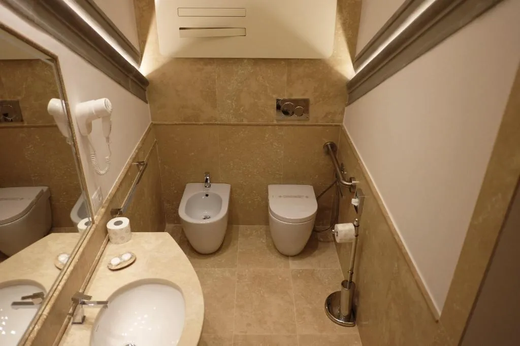 Double or Twin WITH DOUBLE BED Room, Hotel Renaissance, Florence