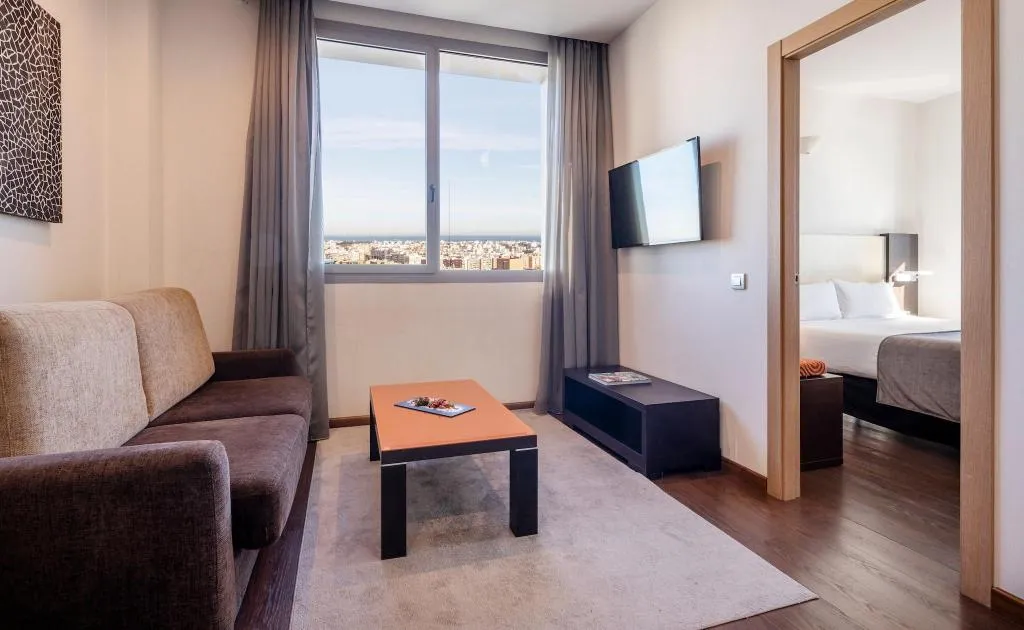 JUNIOR SUITE QUEEN SIZE BED Room, Ilunion Aqua 4, Valencia