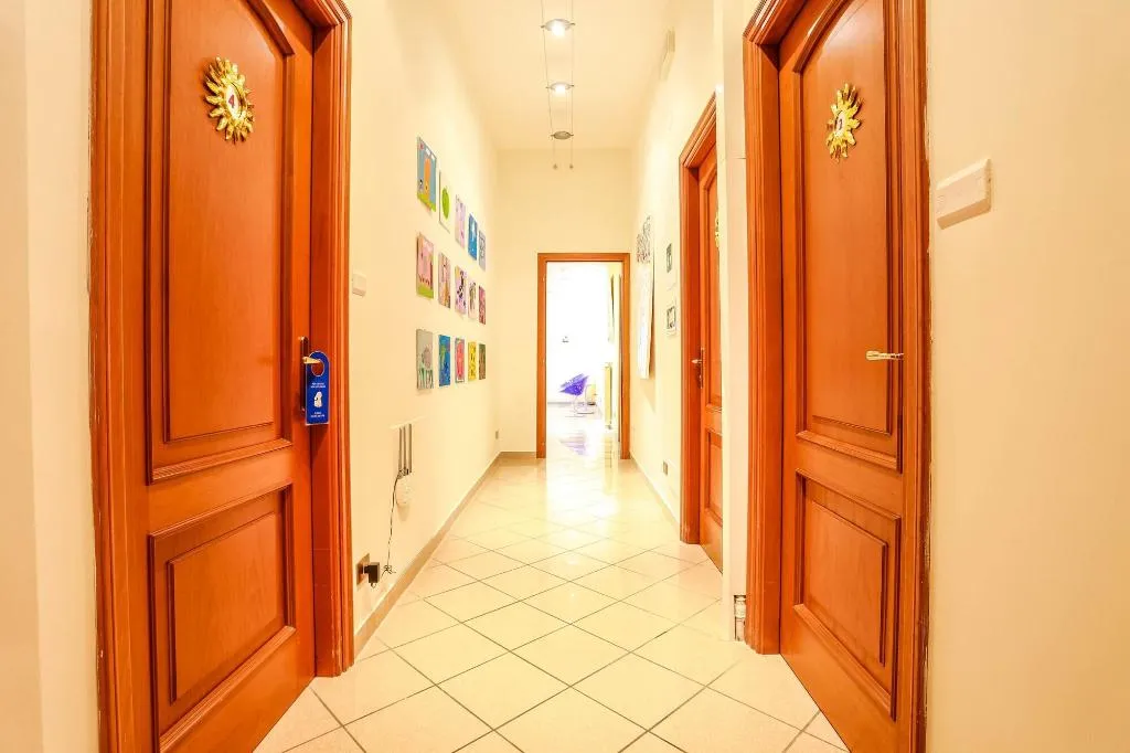 Lobby, The Beehive, Naples