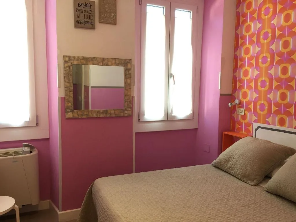 Room, Nella, Florence