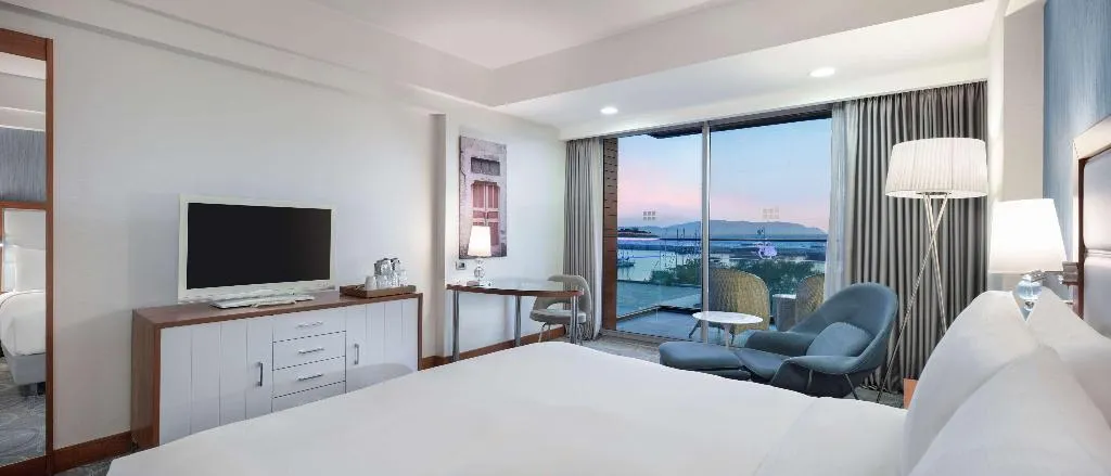 DOUBLE DELUXE MARINA VIEW Room, DoubleTree by Hilton Kusadasi, Izmir