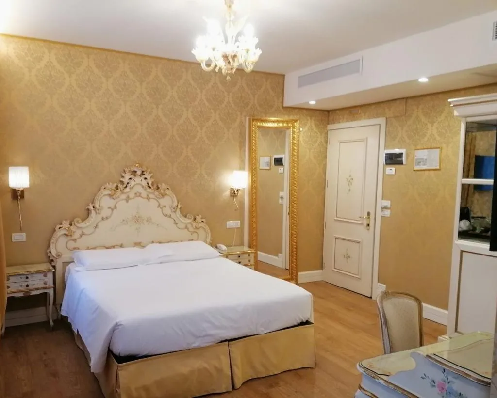 TRIPLE DELUXE Room, Canaletto, Venice