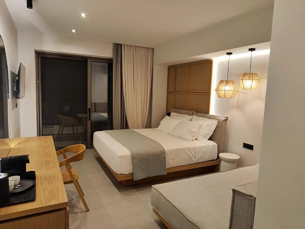 QUADRUPLE DELUXE SEA VIEW Room, Ammos Paleochora Hotel, Crete