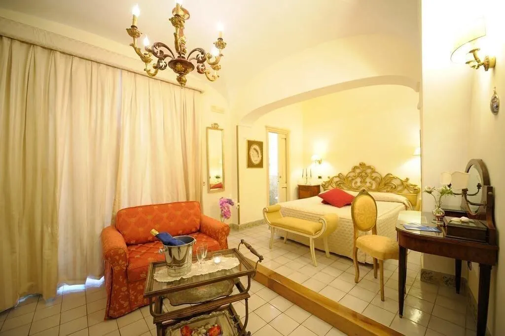 Room, Residenza Del Duca, Naples